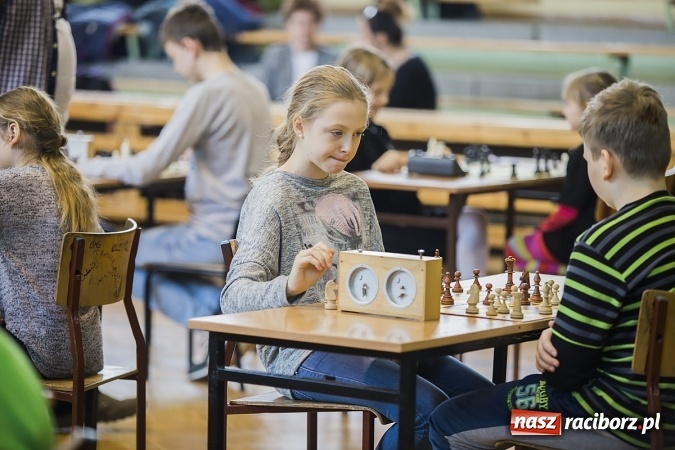 Zdjęcie w galerii na portalu naszraciborz.pl: Międzynarodowe zmagania szachistów w Tworkowie wiadomości z regionu