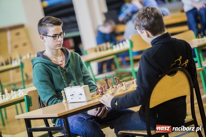 Zdjęcie w galerii na portalu naszraciborz.pl: Międzynarodowe zmagania szachistów w Tworkowie wiadomości z regionu