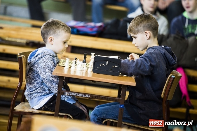 Zdjęcie w galerii na portalu naszraciborz.pl: Międzynarodowe zmagania szachistów w Tworkowie wiadomości z regionu