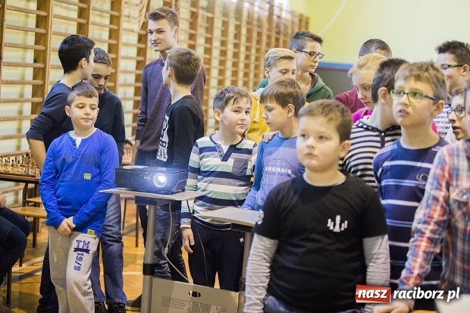 Zdjęcie w galerii na portalu naszraciborz.pl: Międzynarodowe zmagania szachistów w Tworkowie wiadomości z regionu