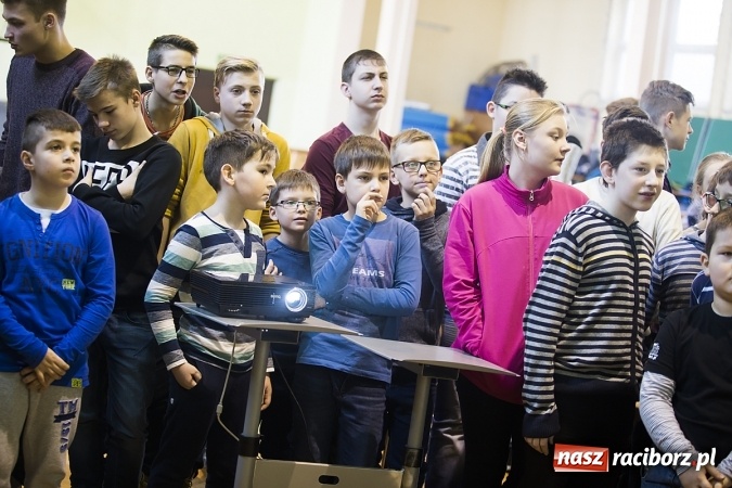 Zdjęcie w galerii na portalu naszraciborz.pl: Międzynarodowe zmagania szachistów w Tworkowie wiadomości z regionu