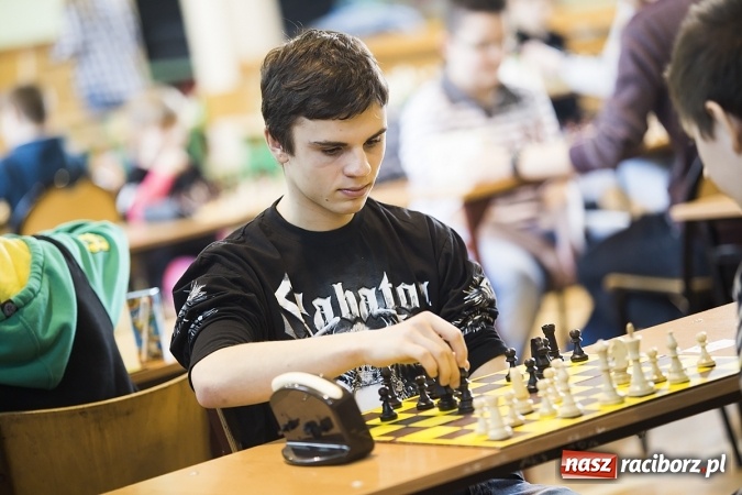 Zdjęcie w galerii na portalu naszraciborz.pl: Międzynarodowe zmagania szachistów w Tworkowie wiadomości z regionu