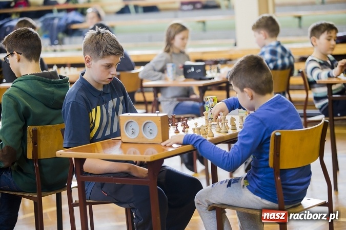 Zdjęcie w galerii na portalu naszraciborz.pl: Międzynarodowe zmagania szachistów w Tworkowie wiadomości z regionu