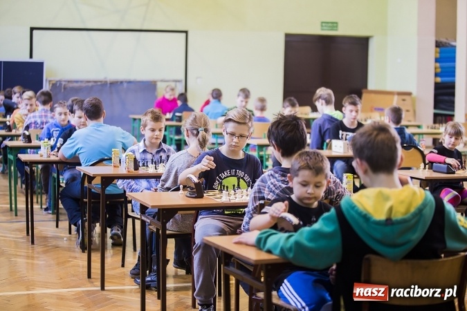 Zdjęcie w galerii na portalu naszraciborz.pl: Międzynarodowe zmagania szachistów w Tworkowie wiadomości z regionu