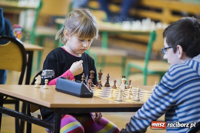Zdjęcie w galerii na portalu naszraciborz.pl: Międzynarodowe zmagania szachistów w Tworkowie wiadomości z regionu