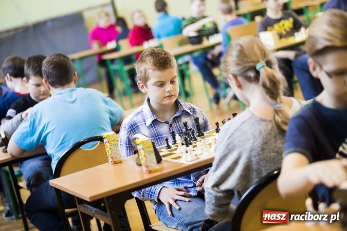 Zdjęcie w galerii na portalu naszraciborz.pl: Międzynarodowe zmagania szachistów w Tworkowie wiadomości z regionu