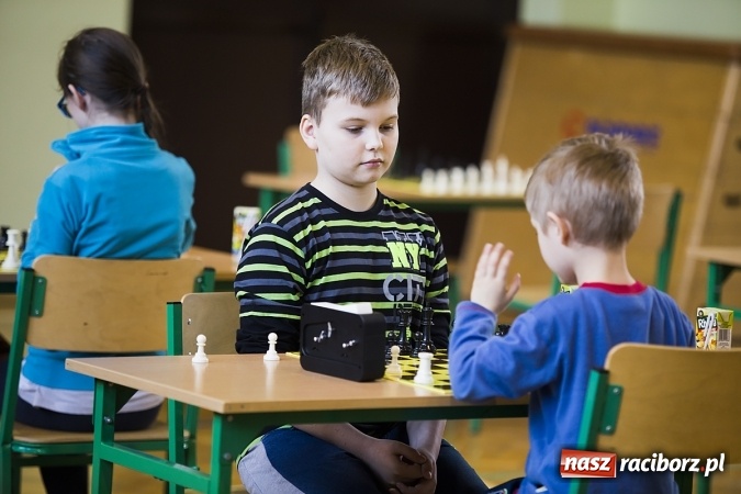 Zdjęcie w galerii na portalu naszraciborz.pl: Międzynarodowe zmagania szachistów w Tworkowie wiadomości z regionu