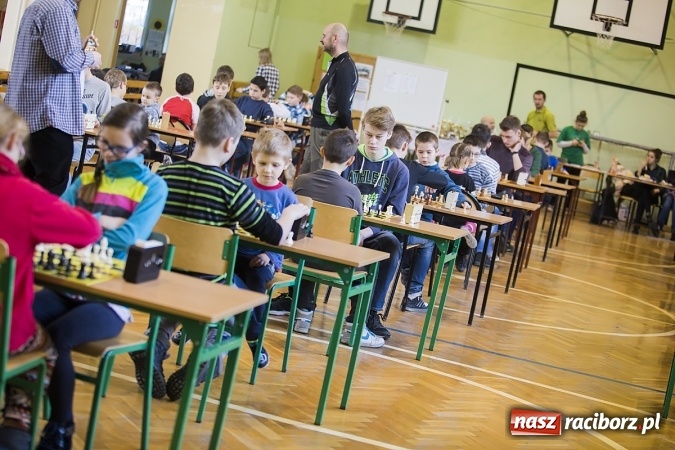 Zdjęcie w galerii na portalu naszraciborz.pl: Międzynarodowe zmagania szachistów w Tworkowie wiadomości z regionu