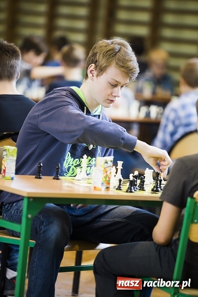 Zdjęcie w galerii na portalu naszraciborz.pl: Międzynarodowe zmagania szachistów w Tworkowie wiadomości z regionu