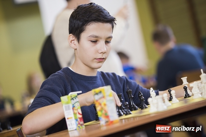 Zdjęcie w galerii na portalu naszraciborz.pl: Międzynarodowe zmagania szachistów w Tworkowie wiadomości z regionu