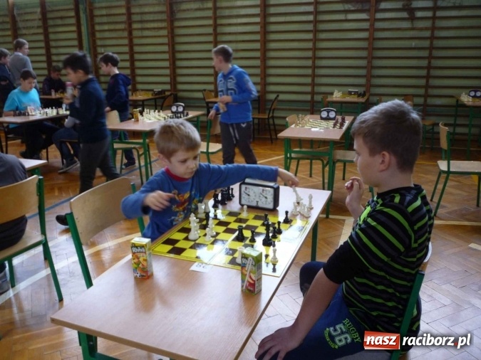 Zdjęcie w galerii na portalu naszraciborz.pl: Międzynarodowe zmagania szachistów w Tworkowie wiadomości z regionu