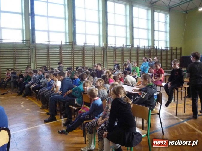 Zdjęcie w galerii na portalu naszraciborz.pl: Międzynarodowe zmagania szachistów w Tworkowie wiadomości z regionu