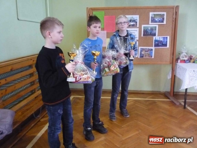 Zdjęcie w galerii na portalu naszraciborz.pl: Międzynarodowe zmagania szachistów w Tworkowie wiadomości z regionu