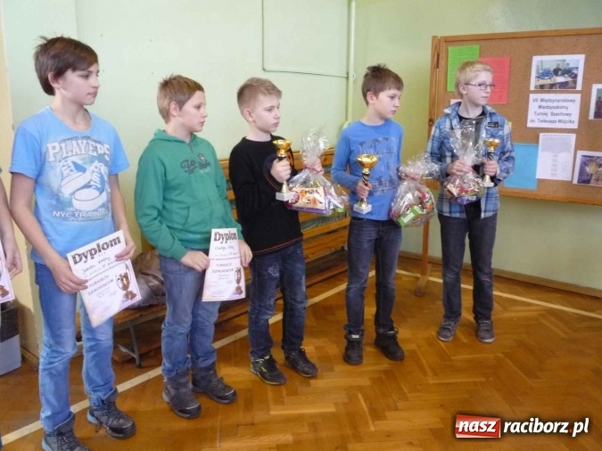 Zdjęcie w galerii na portalu naszraciborz.pl: Międzynarodowe zmagania szachistów w Tworkowie wiadomości z regionu