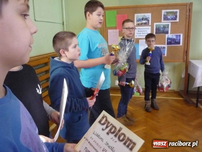 Zdjęcie w galerii na portalu naszraciborz.pl: Międzynarodowe zmagania szachistów w Tworkowie wiadomości z regionu