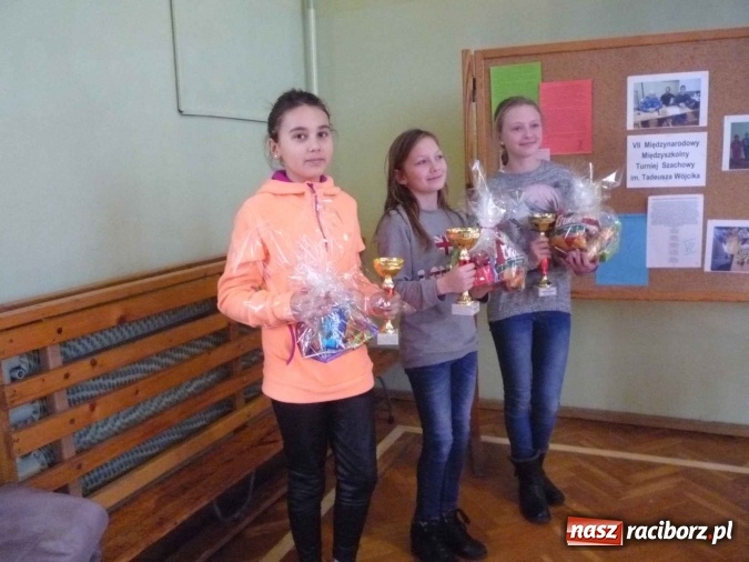 Zdjęcie w galerii na portalu naszraciborz.pl: Międzynarodowe zmagania szachistów w Tworkowie wiadomości z regionu