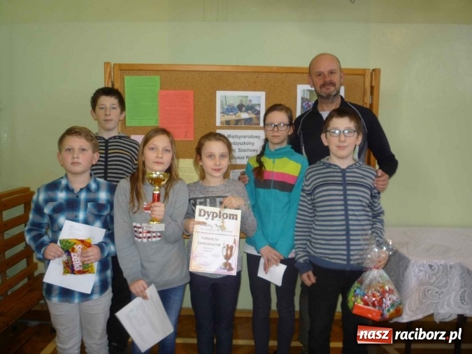 Zdjęcie w galerii na portalu naszraciborz.pl: Międzynarodowe zmagania szachistów w Tworkowie wiadomości z regionu