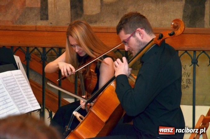 Zdjęcie w galerii na portalu naszraciborz.pl: ACOUSTIC QUARTET na koncercie karnawałowym w Muzeum wiadomości z regionu