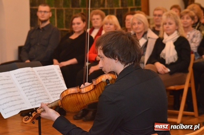 Zdjęcie w galerii na portalu naszraciborz.pl: ACOUSTIC QUARTET na koncercie karnawałowym w Muzeum wiadomości z regionu