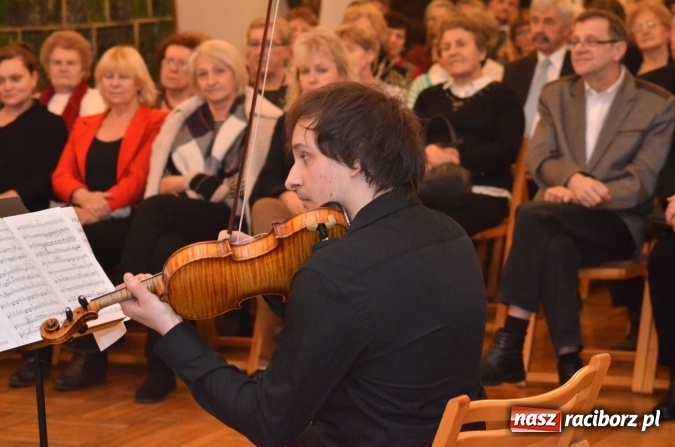 Zdjęcie w galerii na portalu naszraciborz.pl: ACOUSTIC QUARTET na koncercie karnawałowym w Muzeum wiadomości z regionu