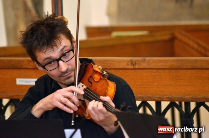 Zdjęcie w galerii na portalu naszraciborz.pl: ACOUSTIC QUARTET na koncercie karnawałowym w Muzeum wiadomości z regionu