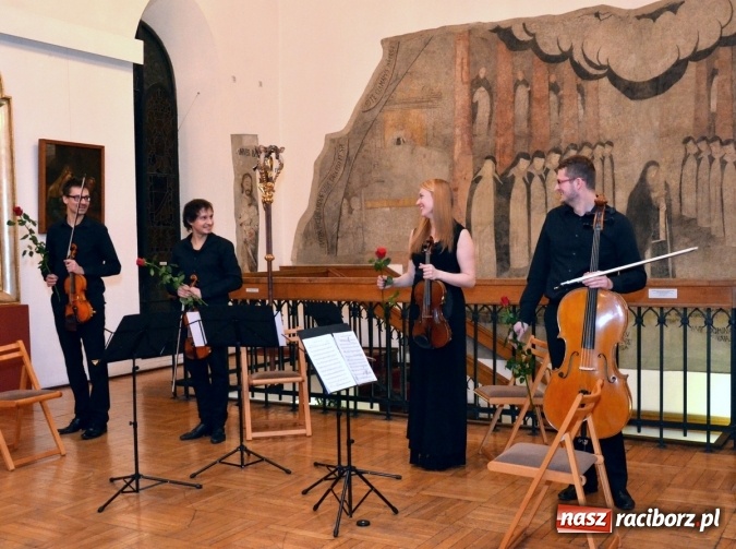 Zdjęcie w galerii na portalu naszraciborz.pl: ACOUSTIC QUARTET na koncercie karnawałowym w Muzeum wiadomości z regionu