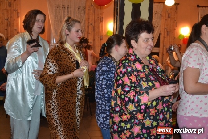 Zdjęcie w galerii na portalu naszraciborz.pl: W tym roku piżamy, w przyszłym PRL – Babski Comber w Jankowicach po raz piąty!  wiadomości z regionu