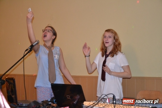 Zdjęcie w galerii na portalu naszraciborz.pl: W tym roku piżamy, w przyszłym PRL – Babski Comber w Jankowicach po raz piąty!  wiadomości z regionu