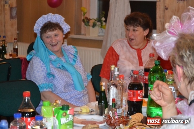 Zdjęcie w galerii na portalu naszraciborz.pl: W tym roku piżamy, w przyszłym PRL – Babski Comber w Jankowicach po raz piąty!  wiadomości z regionu