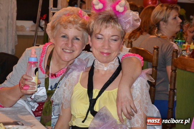 Zdjęcie w galerii na portalu naszraciborz.pl: W tym roku piżamy, w przyszłym PRL – Babski Comber w Jankowicach po raz piąty!  wiadomości z regionu
