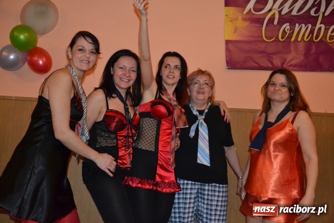 Zdjęcie w galerii na portalu naszraciborz.pl: W tym roku piżamy, w przyszłym PRL – Babski Comber w Jankowicach po raz piąty!  wiadomości z regionu