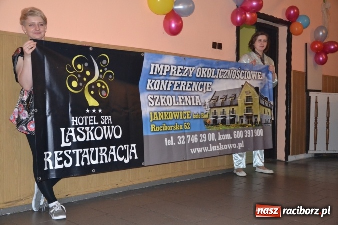 Zdjęcie w galerii na portalu naszraciborz.pl: W tym roku piżamy, w przyszłym PRL – Babski Comber w Jankowicach po raz piąty!  wiadomości z regionu