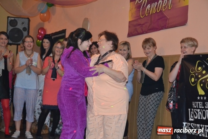 Zdjęcie w galerii na portalu naszraciborz.pl: W tym roku piżamy, w przyszłym PRL – Babski Comber w Jankowicach po raz piąty!  wiadomości z regionu