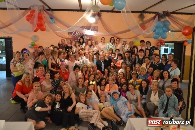 Zdjęcie w galerii na portalu naszraciborz.pl: W tym roku piżamy, w przyszłym PRL – Babski Comber w Jankowicach po raz piąty!  wiadomości z regionu