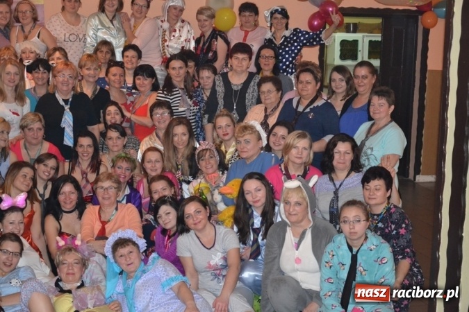 Zdjęcie w galerii na portalu naszraciborz.pl: W tym roku piżamy, w przyszłym PRL – Babski Comber w Jankowicach po raz piąty!  wiadomości z regionu