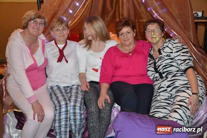 Zdjęcie w galerii na portalu naszraciborz.pl: W tym roku piżamy, w przyszłym PRL – Babski Comber w Jankowicach po raz piąty!  wiadomości z regionu