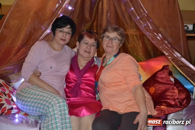 Zdjęcie w galerii na portalu naszraciborz.pl: W tym roku piżamy, w przyszłym PRL – Babski Comber w Jankowicach po raz piąty!  wiadomości z regionu