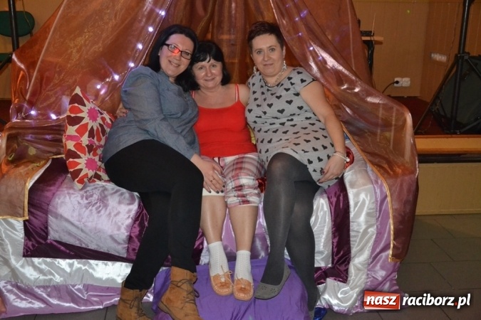 Zdjęcie w galerii na portalu naszraciborz.pl: W tym roku piżamy, w przyszłym PRL – Babski Comber w Jankowicach po raz piąty!  wiadomości z regionu