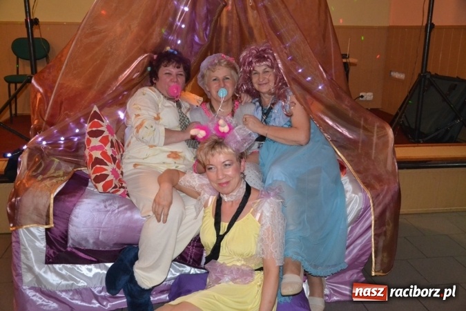 Zdjęcie w galerii na portalu naszraciborz.pl: W tym roku piżamy, w przyszłym PRL – Babski Comber w Jankowicach po raz piąty!  wiadomości z regionu