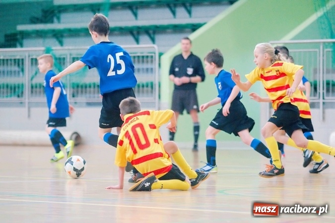 Zdjęcie w galerii na portalu naszraciborz.pl:  Zimowa Liga Halowa: III kolejka zmagań orlików za nami wiadomości z regionu