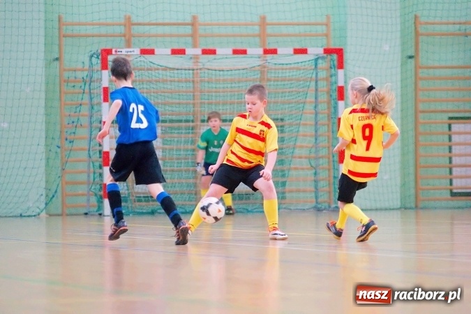 Zdjęcie w galerii na portalu naszraciborz.pl:  Zimowa Liga Halowa: III kolejka zmagań orlików za nami wiadomości z regionu