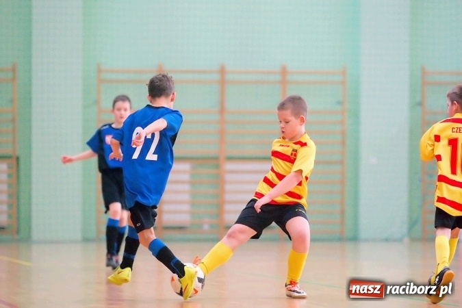 Zdjęcie w galerii na portalu naszraciborz.pl:  Zimowa Liga Halowa: III kolejka zmagań orlików za nami wiadomości z regionu