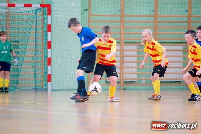 Zdjęcie w galerii na portalu naszraciborz.pl:  Zimowa Liga Halowa: III kolejka zmagań orlików za nami wiadomości z regionu