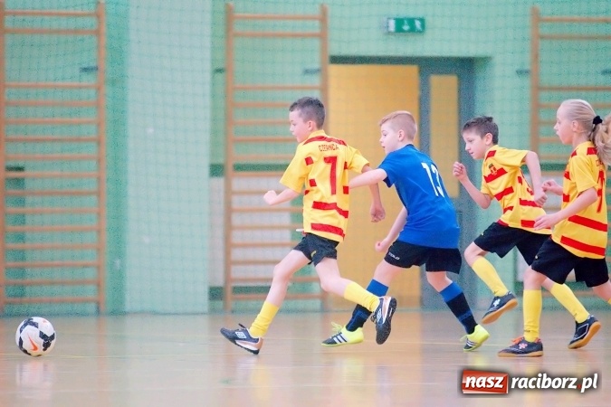 Zdjęcie w galerii na portalu naszraciborz.pl:  Zimowa Liga Halowa: III kolejka zmagań orlików za nami wiadomości z regionu