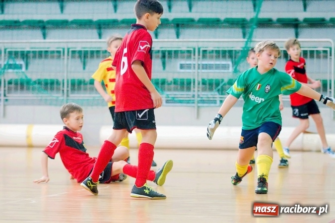 Zdjęcie w galerii na portalu naszraciborz.pl:  Zimowa Liga Halowa: III kolejka zmagań orlików za nami wiadomości z regionu