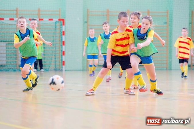 Zdjęcie w galerii na portalu naszraciborz.pl:  Zimowa Liga Halowa: III kolejka zmagań orlików za nami wiadomości z regionu