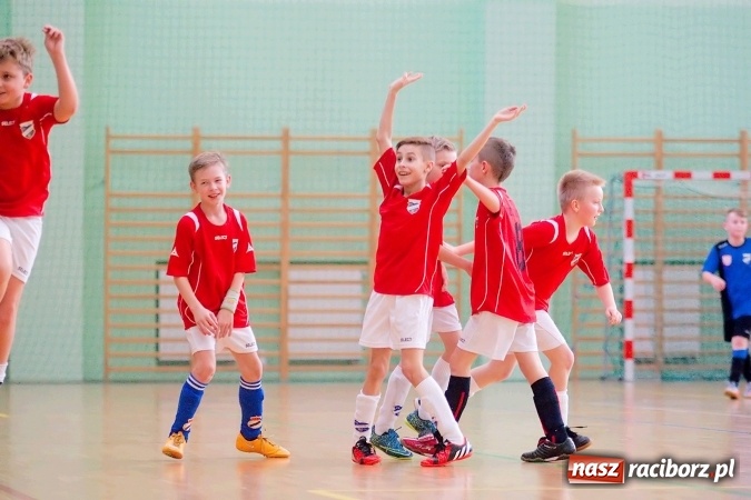 Zdjęcie w galerii na portalu naszraciborz.pl:  Zimowa Liga Halowa: III kolejka zmagań orlików za nami wiadomości z regionu