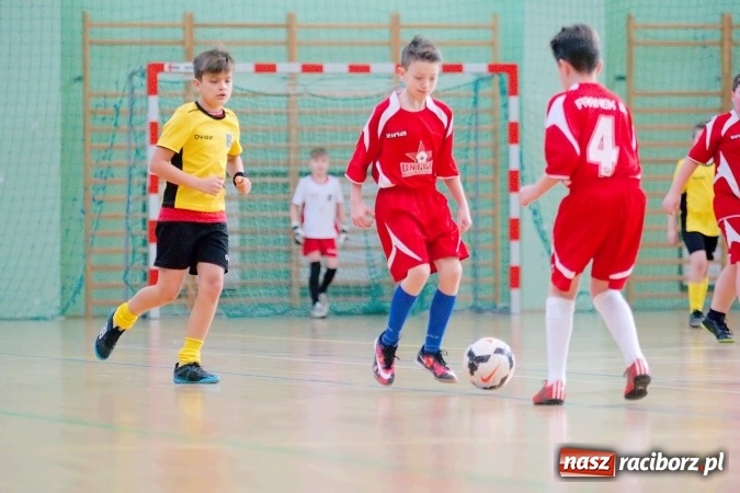 Zdjęcie w galerii na portalu naszraciborz.pl:  Zimowa Liga Halowa: III kolejka zmagań orlików za nami wiadomości z regionu