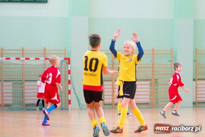 Zdjęcie w galerii na portalu naszraciborz.pl:  Zimowa Liga Halowa: III kolejka zmagań orlików za nami wiadomości z regionu