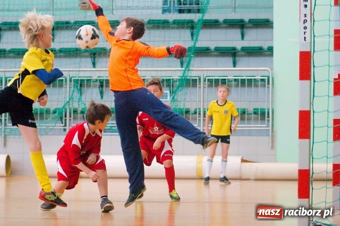Zdjęcie w galerii na portalu naszraciborz.pl:  Zimowa Liga Halowa: III kolejka zmagań orlików za nami wiadomości z regionu